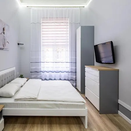 Doroshenko Street For 4 Guests