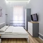 Doroshenko Street For 4 Guests