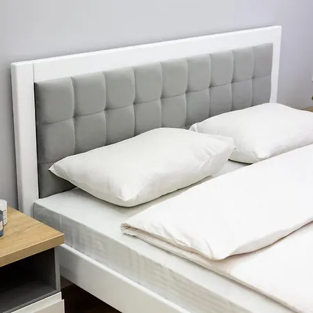 Doroshenko Street For 4 Guests شقة *